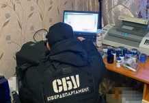 Підпільний “сервісний центр МВС”: в Україні виготовляли техпаспорти для викрадених авто