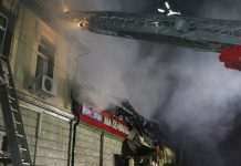 У Харкові спалахнув двоповерховий склад: вогонь гасять вже 8 годин