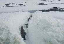 Рекорд за 20 років. Українську станцію на Антарктиді засипало триметровим шаром снігу