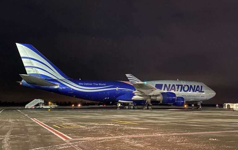 В Україну прибула військова допомога зі США: на борту літака 90 тонн летальної зброї