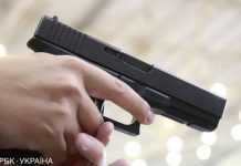 У Києві невідомі посеред вулиці розстріляли автомобіль