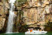 У Бразилії скеля звалилася на туристів, загинули п’ять осіб