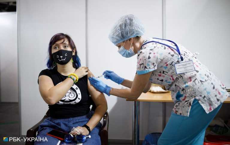 Бустерне щеплення від COVID можна зробити на 18 вокзалах України: в яких містах