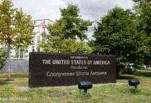 Частина співробітників посольства США можуть покинути Україну в добровільному порядку, – AP