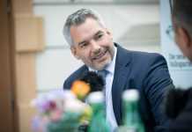 Канцлер Австрії заразився коронавірусом