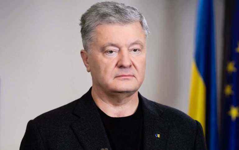 Порошенко заявив, що його участь у засіданні Ради Україна-НАТО блокується владою
