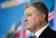 Стало відомо, чому затримався паспортний контроль Порошенка у “Жулянах”