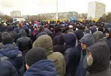 Масові затримання, сутички та штурм адмінбудівлі. Протести в Казахстані тривають: подробиці