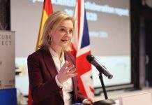 Росія веде кампанію дезінформації, щоб виправдати вторгнення в Україну, – МЗС Британії