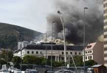 У будівлі парламенту ПАР спалахнула нова пожежа