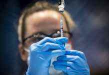 У компанії Pfizer пропонують робити щорічне COVID-щеплення замість частих ревакцинацій