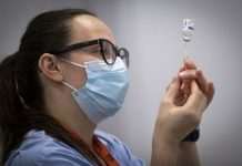 Регулятор ЄС поки не має достатніх даних про необхідність четвертої дози COVID-вакцини