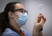 Ізраїль дозволив людям похилого віку зробити четверту дозу COVID-вакцини