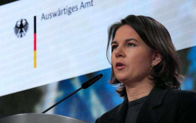 У Німеччині заперечили плани з евакуації родин дипломатів з України