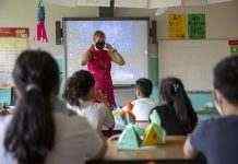 У Франції школи масово закривають класи: такого не було з весни минулого року