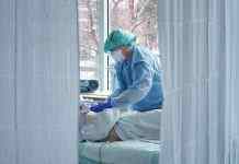 Рекорд з початку пандемії: у Росії зафіксували високий показник захворюваності на COVID