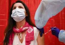 У Великобританії стануть доступні бустери для підлітків з 16 років