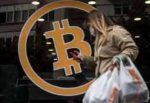 Вартість біткоїна впала до рівня минулого вересня: що сталося