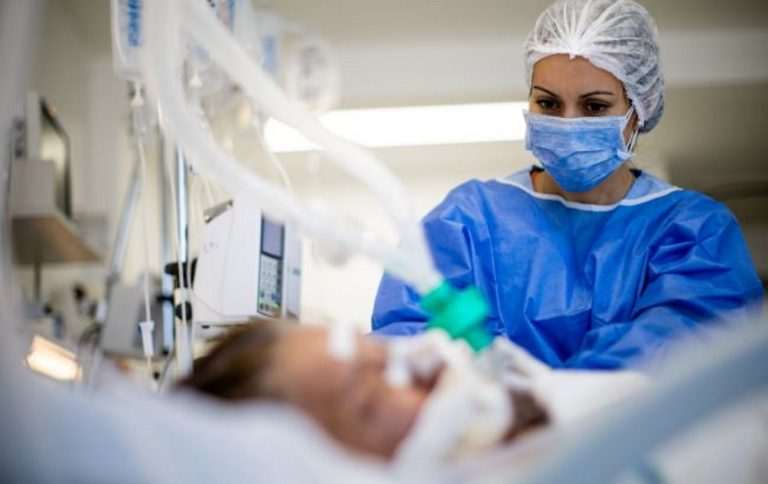 “Омікрон” поширюється по Україні: які у нього симптоми