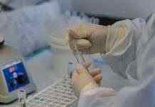 Є умова. Вчені пояснили, коли штам “Омікрон” поширюється швидше за “Дельту”