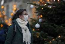 Франція посилила обмеження для невакцинованих від COVID-19