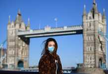 У Британії скоротили період самоізоляції через коронавірус