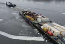 Техніку на будівництво мосту у Кременчуці доставили за допомогою льодоколу