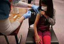 Великобританія почала вакцинувати дітей з 5 років, але не всіх: хто отримає COVID-вакцину