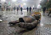 У Казахстані тимчасово призупинили роботу всі фінансові організації