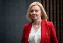 Глава МЗС Британії заразилася COVID. Вона мала приїхати в Україну