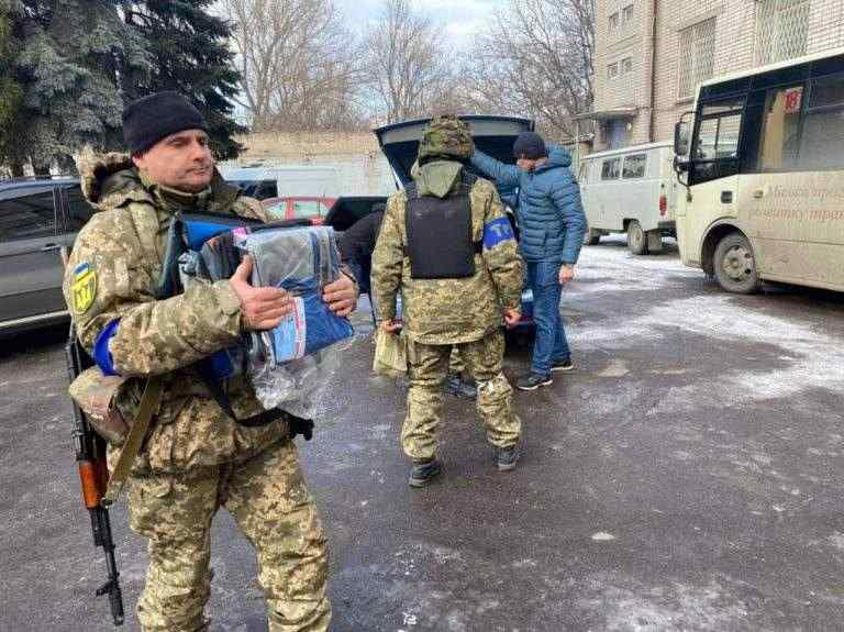 Теробороні Кам’янського передали форму та термосумки