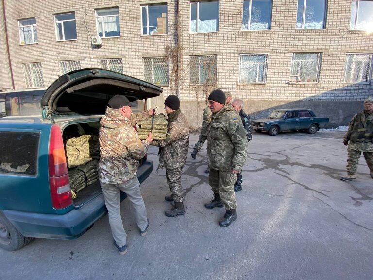 Бійцям тероборони Кам’янського передали амуніцію
