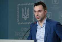 Окупанти мають намір провести колони українських військовополонених на параді 9 травня, – Арестович