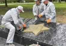 У Луцьку розпочали демонтаж радянської символіки на Меморіалі Вічної Слави