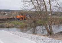 У Київській області розпочали асфальтування тимчасової переправи на під’їзді до Ірпеня