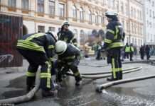 Ракетні удари по Києву. Влучили у дві будівлі, є постраждалі