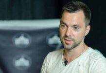 Війна з Росією може затягнутися до Нового року, – Арестович