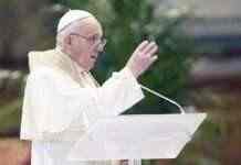 Франциск під час Великоднього бдіння помолився українською