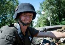 Зеленський нагородив загиблого фотокореспондента Левіна орденом “За мужність”