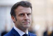 Макрон заявив про нові санкції проти Росії за військові злочини в Бучі