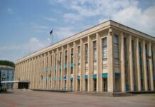 У Кам’янському 15 квітня пройшла позачергова сесія міської ради