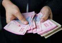 Середня зарплата в Україні знизилася на 10%