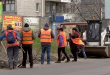 У Кам’янському триває весняне прибирання