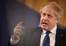 Джонсон сумнівається в успіху мирних переговорів України з РФ через “крокодила” Путіна