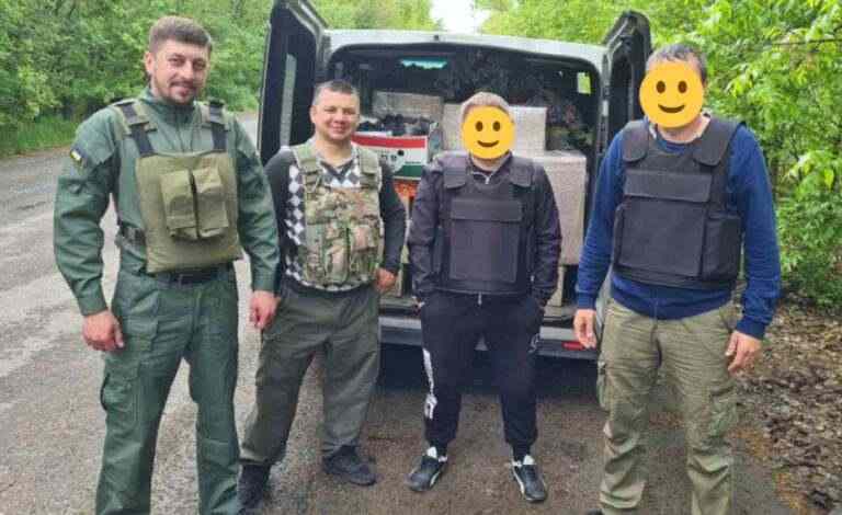 Волонтери Кам’янського забезпечили медикаментами військових у трьох областях України