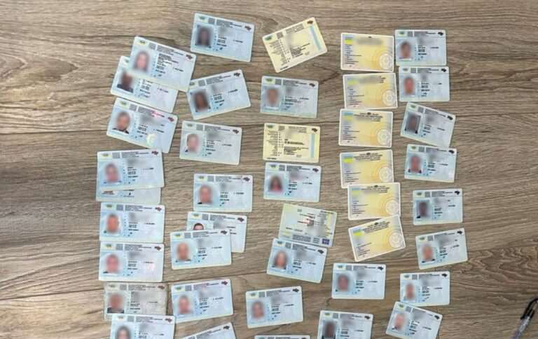 Під Одесою шахраї щомісяця заробляли 5 млн гривень на підроблених документах для водіїв