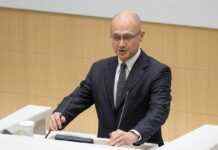 Росія планує провести у зруйнованому Маріуполі “парад” на 9 травня, – розвідка