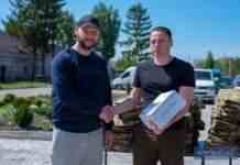 Від Кам’янського захисникам передали військову форму та квадрокоптер