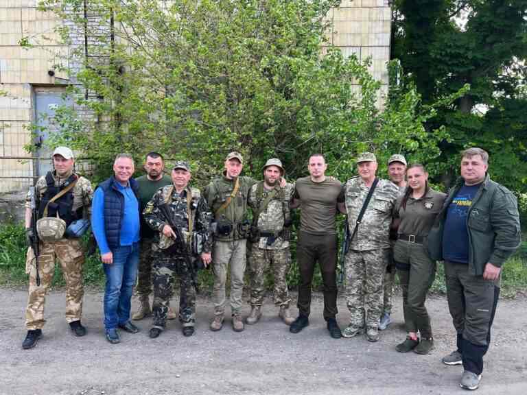 Представники Кам’янської міськради, військової адміністрації, голова ОТГ та начальник ГО “Штаб національного захисту” відвідали бійців ТРо на сході