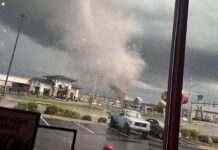 В американському Канзасі вирував торнадо. Багато руйнувань, є жертви